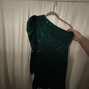 Elegant Green One-Shoulder Dress